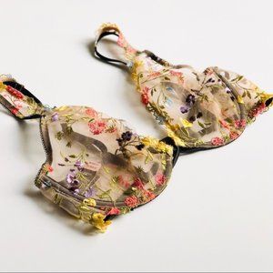 34A Victoria’s Secret floral embroidered bra
